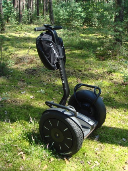 Segway I2 mit Gepäckrahmenhalter (lower CargoFrame) und Front-Tasche