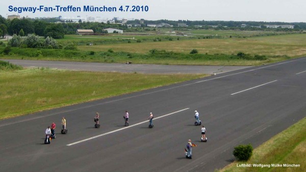 Segway-Polonaise auf dem ehemaligen Flugfeld