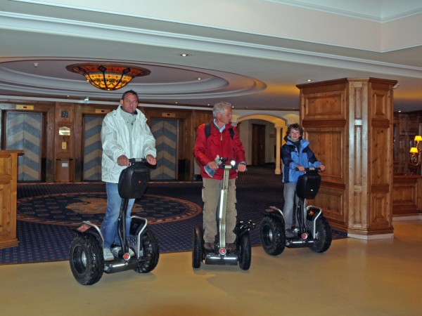 Maximilian, Wendelstein und ViperGTS jun. in der Parkgarage des Interalp-Hotels