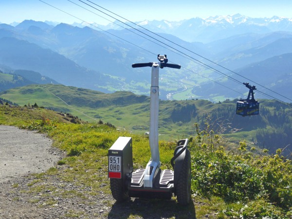 Blick von 1880 m nach SW in das Tal von Kitzbühel zum Pass Thurn und in die westlichen<br />Hohen Tauern. Rechts oben Grossvenediger (ca. 3665 m)
