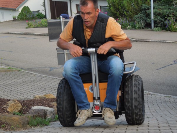 behindert-barrierefrei_Rollstuhl-Segway_X201.jpg