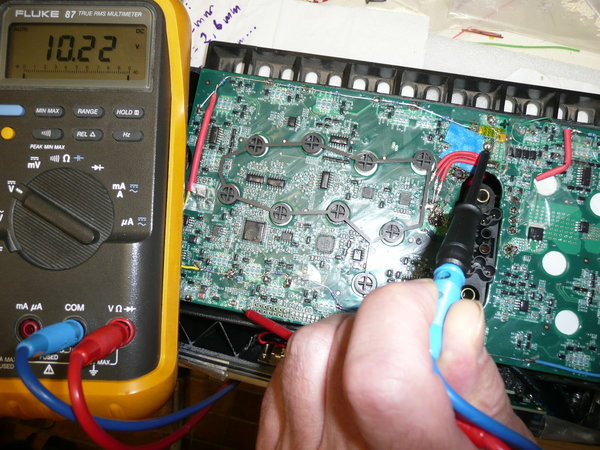 Schaltregler erzeugt 10,22 V bei demontierten AF-Akku.JPG