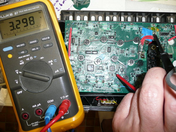 Controller hat nachweislich 3,3 V bei demontierten AF-Akku.JPG